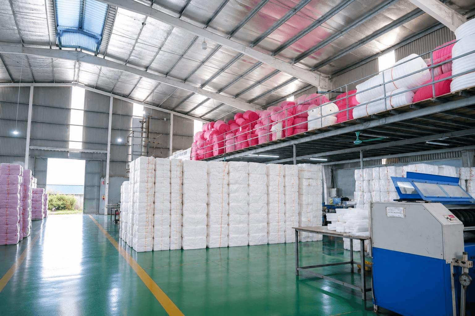 Kho thành phẩm xốp bóng khí và xốp PE foam