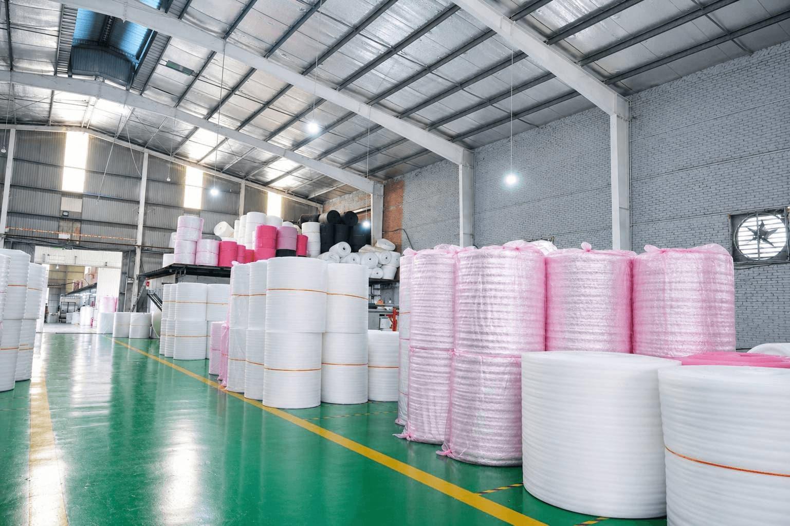 Kho cuộn xốp PE foam và xốp bóng khí thành phẩm